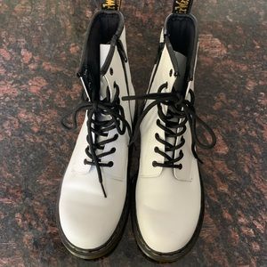 Dr. Martens White 1460 Women’s Size 7